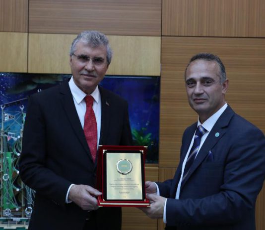 Gnl Bsk,mizin Ak parti Sakarya Büyük Sehir Bld,Bsk Sayin Ekrem Yüce Beyefendiyi ziyareti